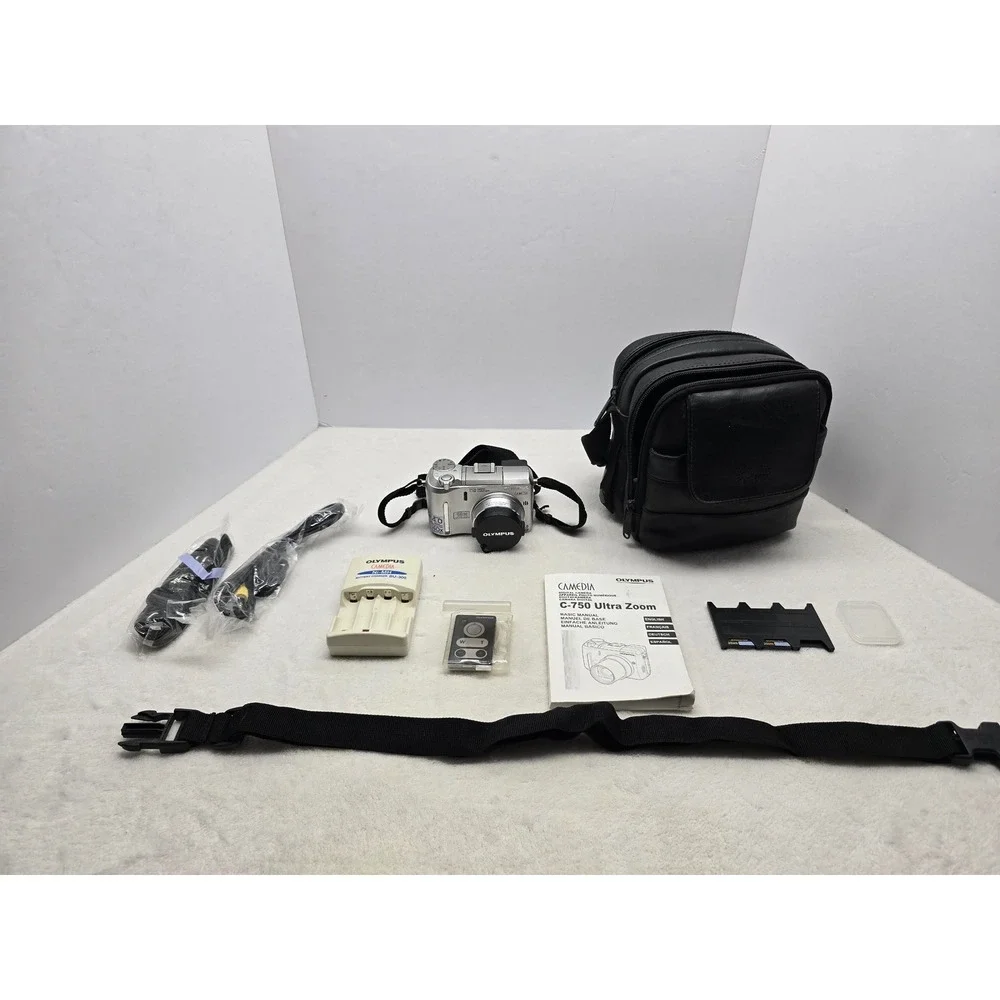 Olympus Camedia C-750 Ultra Zoom 4MP Digital Camera Bundle Silver Y2K Vintage